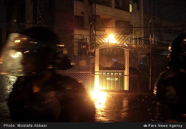 تجمع در اعتراض به اعدام شیخ نمر در مقابل کنسولگری عربستان در مشهد + سرویس صفحه نخست برگزیده ها