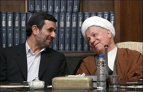 آیت الله هاشمی چگونه رفتار کرد؛احمدی‌نژاد چه می‌کند؟!++++++++عکس نمایه ارسال نشده