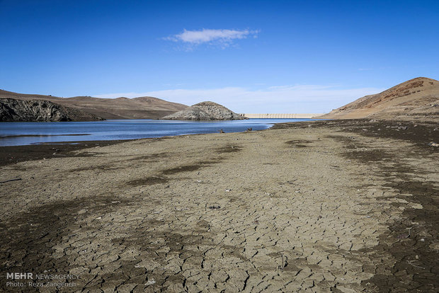 کاهش سطح آب ذخیره شده در سد اکباتان همدان