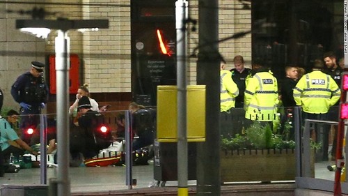 حمله تروریستی به یک کنسرت موسیقی در انگلیس +عکس