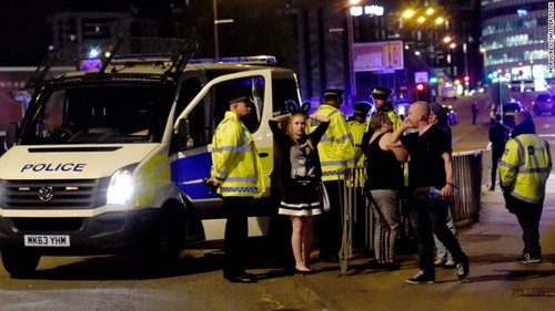 حمله تروریستی به یک کنسرت موسیقی در انگلیس +عکس