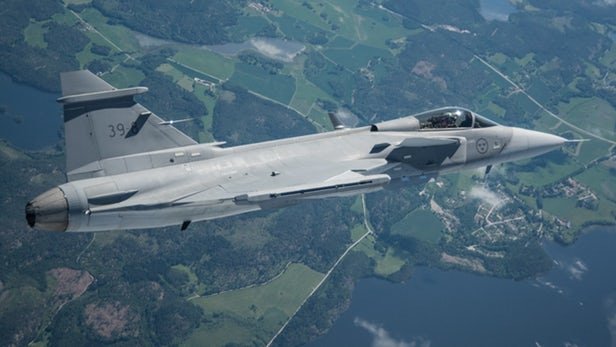 اوج‌گیری جنگنده 85 میلیون دلاری سوئدی‌ها در آسمان +عکس