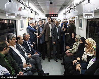 مترو سواری اعضای شورای شهر تهران سوژه شد! +عکس