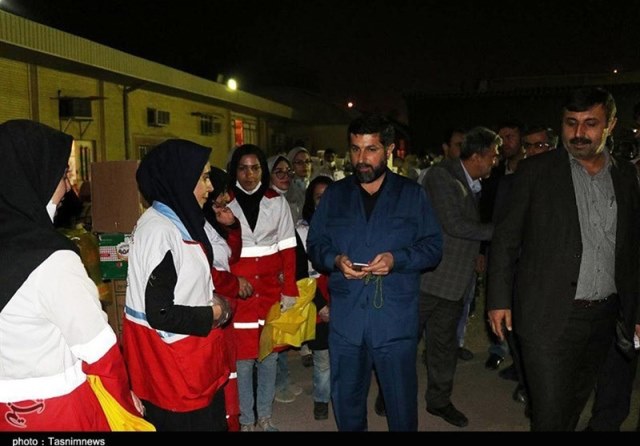 جمع‌آوری کمک‌های مردم خوزستان برای زلزله‌زدگان به روایت تصویر‌
