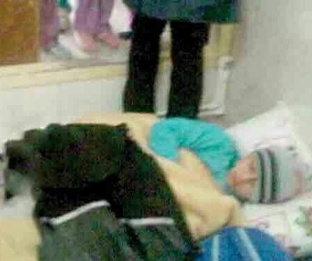 دانش آموز یزدی که با تشک و لحاف به مدرسه برده شد