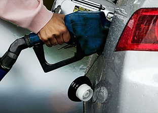 ایرانی‌ها چند میلیون لیتر بنزین اضافه مصرف می‌کنند؟