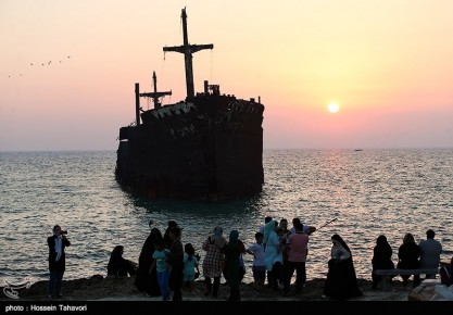 به گل نشستن کشتی یونانی در جزیره کیش