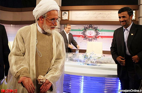 مشایی، طراح سوال مناظره احمدی نژاد - کروبی بود