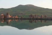 بزرگترین آتشکده ساسانی در وسط دریاچه‌ای عجیب!