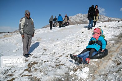 برف بازی در بلوار تاق‌بستان