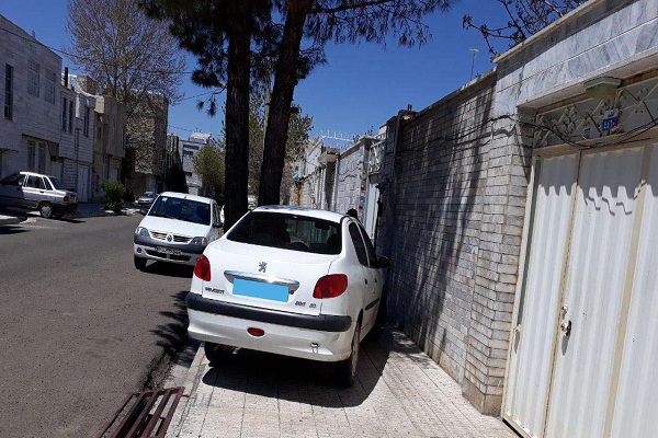 عدم رعایت حقوق شهروندی در خیابان های زنجان/ با تمامی سد معابر برخورد قانونی می شود
