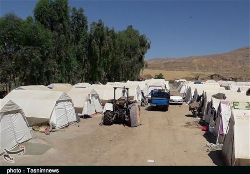 بلاتکلیفی و زندگی ۷۵ روزه مردم روستای «چم‌مهر» ‌در زیر چادر + تصاویر