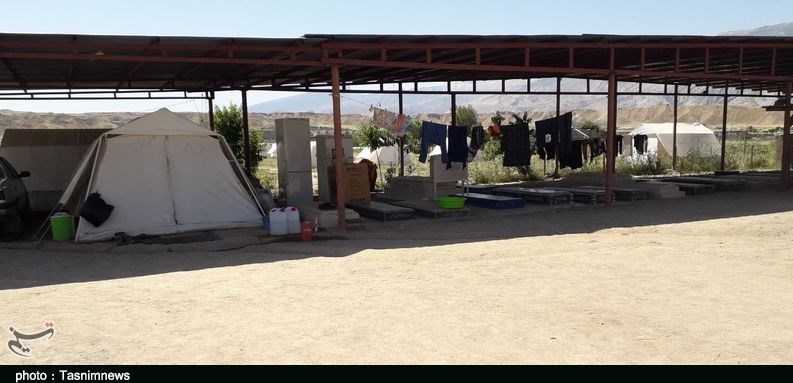 بلاتکلیفی و زندگی ۷۵ روزه مردم روستای «چم‌مهر» ‌در زیر چادر + تصاویر