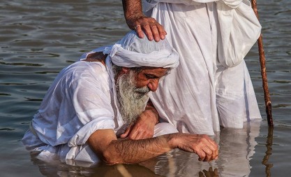 غسل تعمید مندائیان در رود کارون+تصاویر