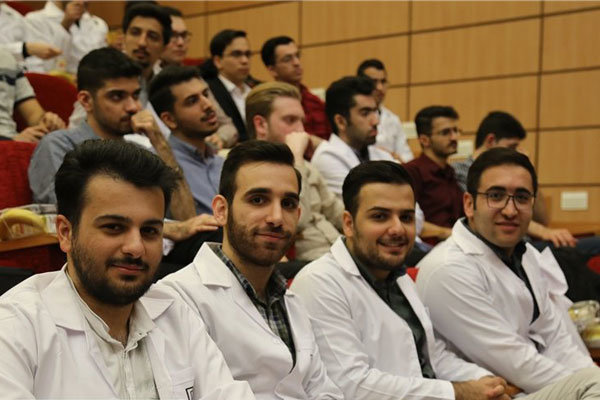 ایران تا سال ۱۴۰۴ به استاندارد جهانی در سرانه تعداد پزشک می رسد