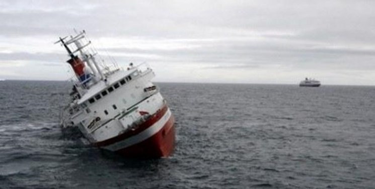 کشتی ایرانی در خزر غرق شد/ 9 نفر را نجات دادیم