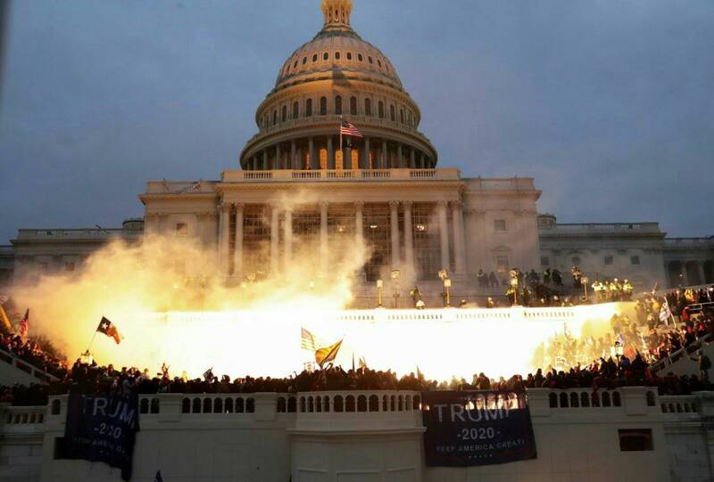 کنگره آمریکا در آتش