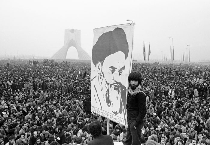 دفاع از آرمان‌های روز‌های پیروزی انقلاب رخدادی عظیم