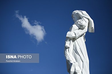 نصب بزرگترین مجسمه کشور در سنندج