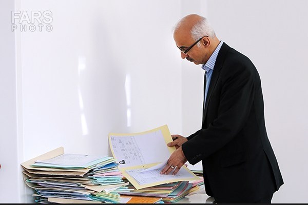 پول بدهید، یک روزه دکتر شوید! پول بدهید، یک روزه دکتر شوید!