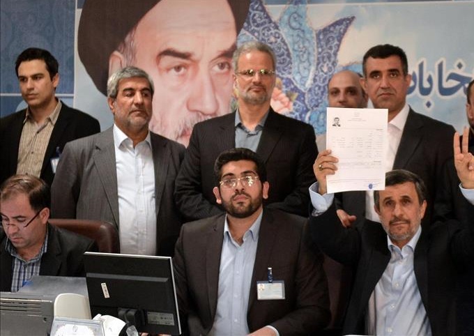 هدف احمدی نژاد از حضور در پاستور چیست؟