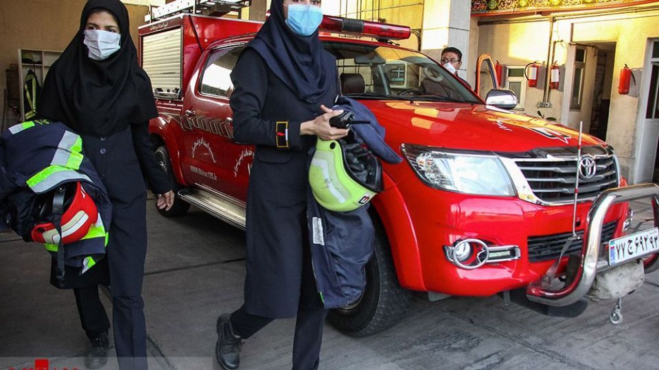 زنان آتش‌نشان شیراز آماده مواجه با خطر