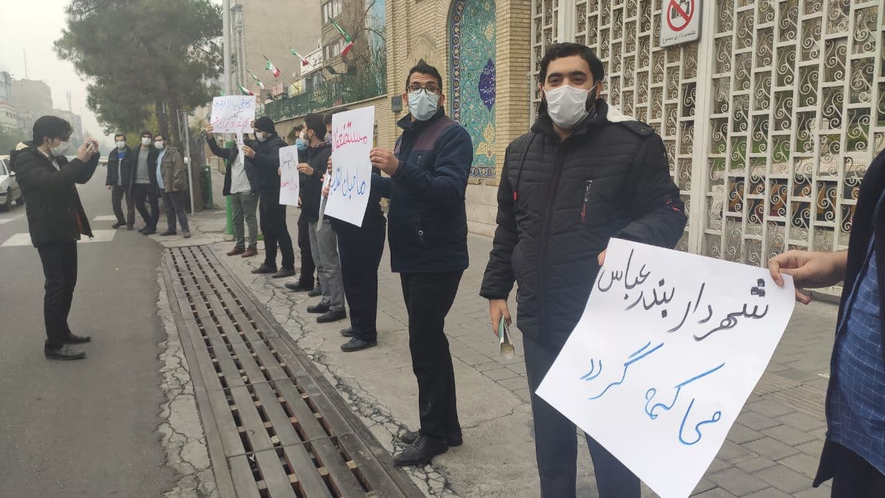 دانشجویان در اعتراض به تخریب آلونک مادر بندرعباسی مقابل وزارت کشور تجمع کردند + تصاویر