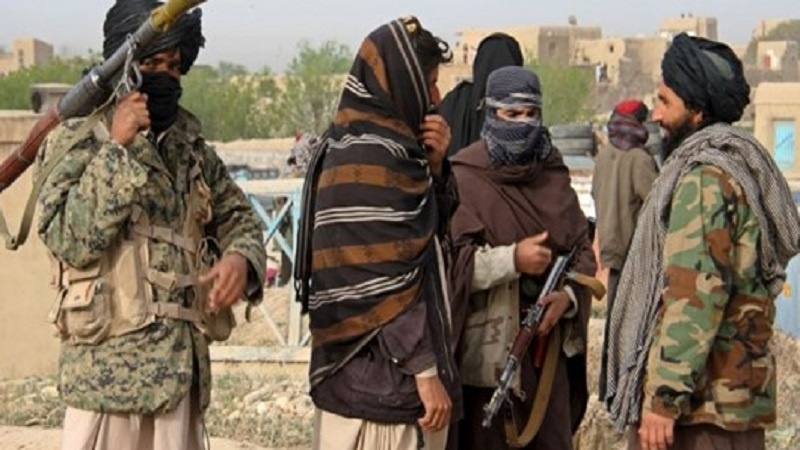 طالبان در دفتر احمد شاه مسعود عکس یادگاری گرفتند