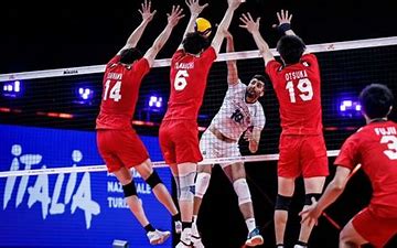 آقای داورزنی ،مشکل ورزش حضور امثال شما و آقای سلطانی فر است آقای داورزنی ،مشکل ورزش حضور امثال شما و آقای سلطانی فر است