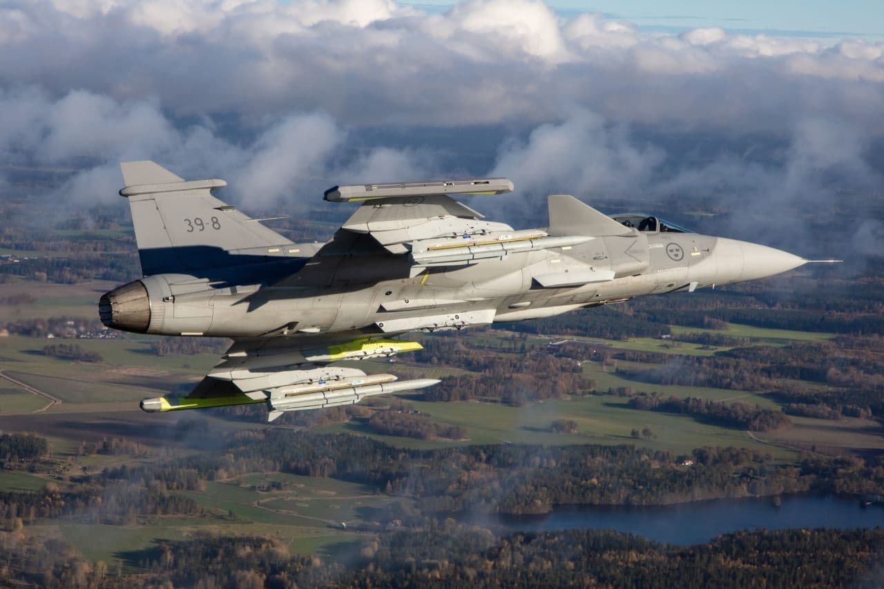 ادعای آزمایش هواپیمای جنگنده تولید سوئد در بمباران افغانستان!