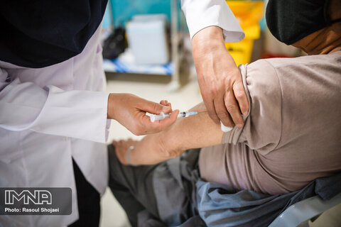 واکسیناسیون معلمان در سراسر ایران آغاز شد