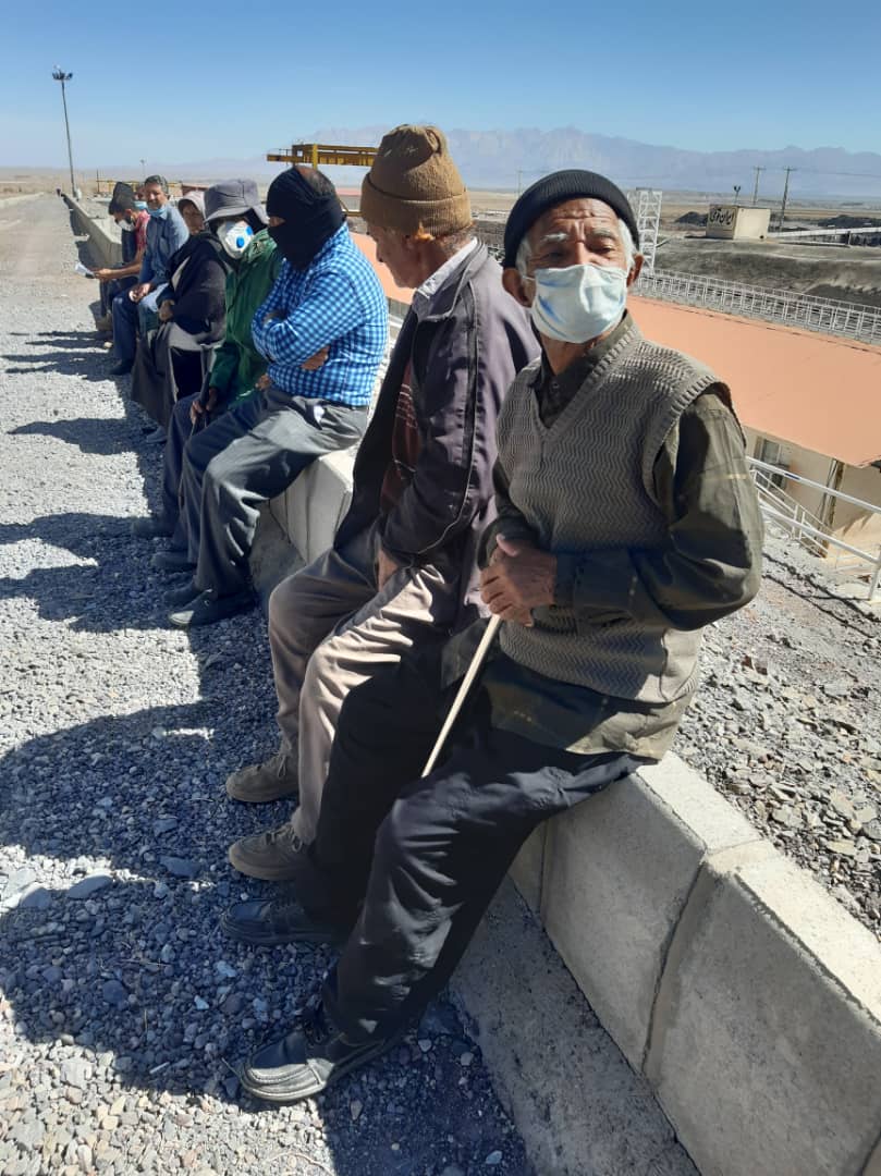 تعدادی از مردم جنوب کرمان برای انتقال آب هلیل رود تجمع کردند
