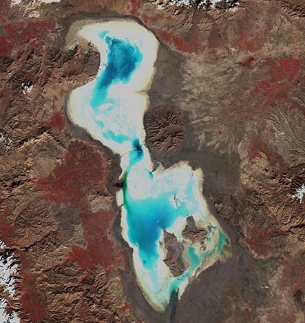 کاهش مساحت دریاچه ارومیه از ۱۵۰۰ به ۵۳۰ کیلومتر مربع در یک سال اخیر، پول طرح احیا تو جیب کیه؟
