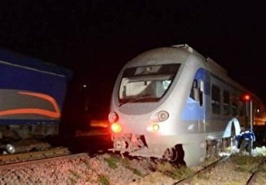 ادعای توقف و حبس ۱۰ ساعته مسافران در قطار قم ـ مشهد + حرکت قطار و رساندن مسافران با اتوبوس به مشهد