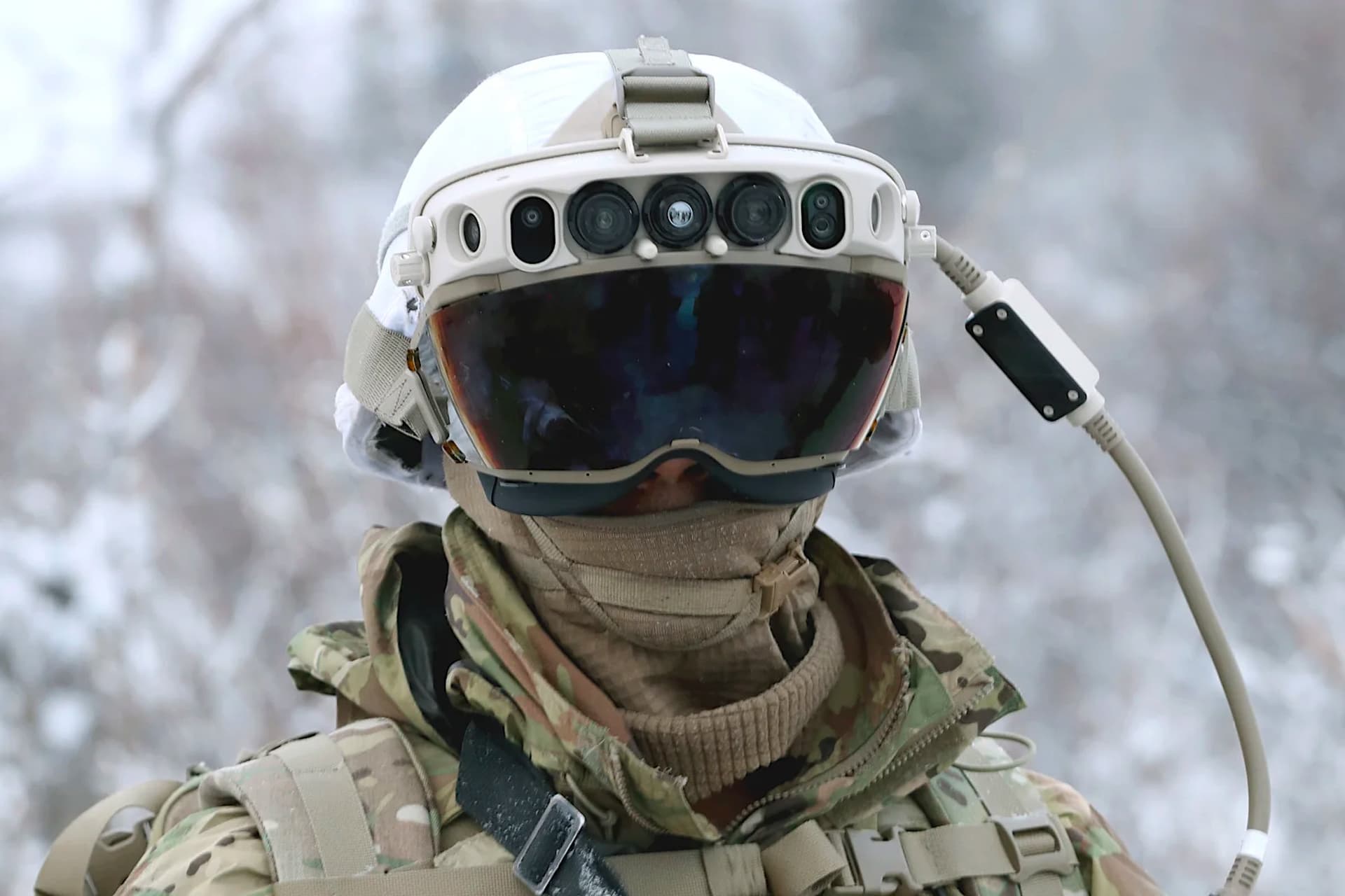 سردرد و حالت تهوع در سربازان؛ کنگره آمریکا موقتاً خرید عینک رزمی مایکروسافت را متوقف کرد