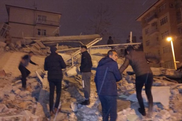 زلزله ۷.۸ ریشتری در ترکیه و سوریه؛ دست‌کم ۱۴۰ نفر کشته شدند