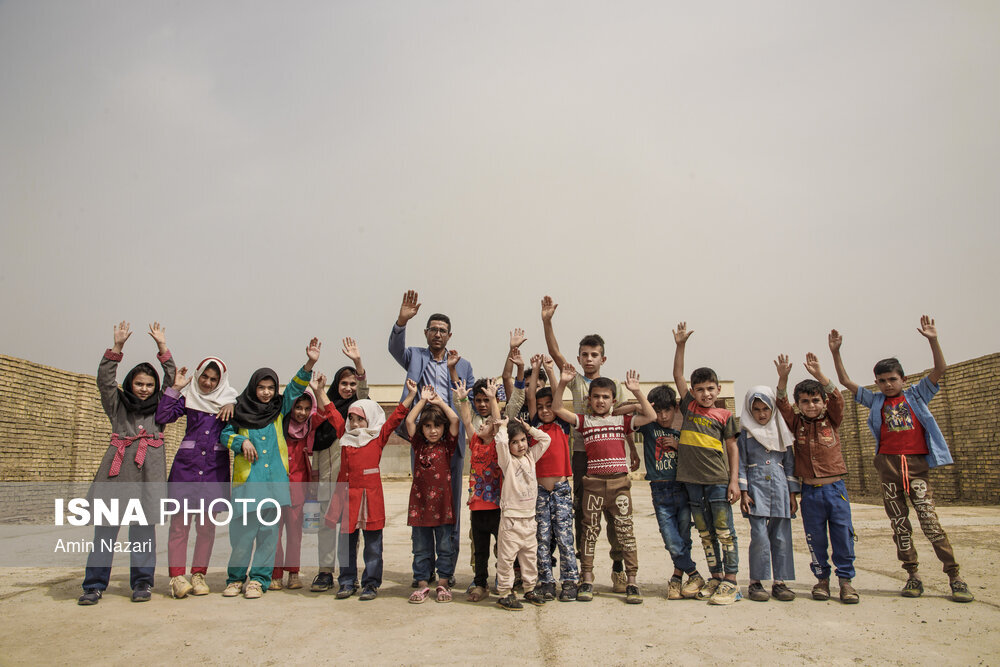 زندگی حرفه‌ای «طارق عچرش»، معلم قایق سوار مدرسه روستای مقطوع خوزستان