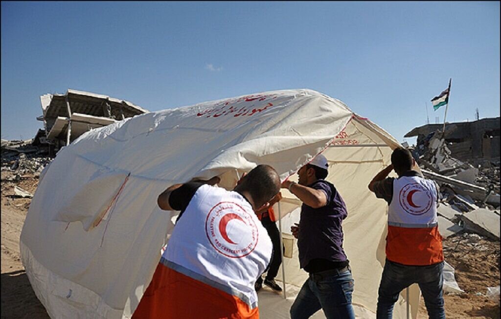 تهیه چادرهای خنک برای اسکان بچه‌ها در مناطق زلزله‌زده