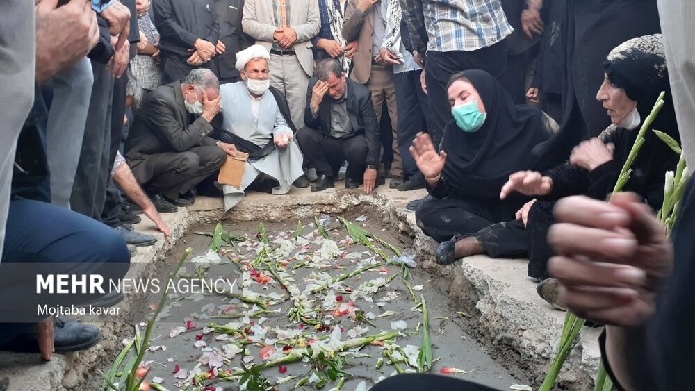 مراسم تدفین عادل آذر و بی هوش شدن یوسف نوری وزیر آموزش و پرورش