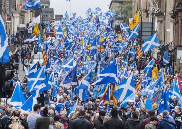 فوت ملکه و تمایل به همه پرسی برای استقلال در کشور‌های تابعه، شروع با اسکاتلند