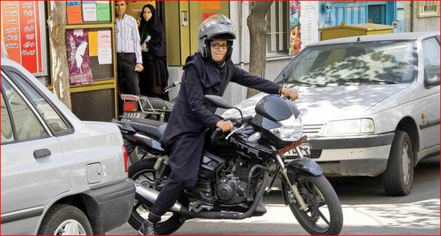 زنان می‌توانند ترک موتور سیکلت بنشینند، اما نمی‌توانند راننده شوند؟