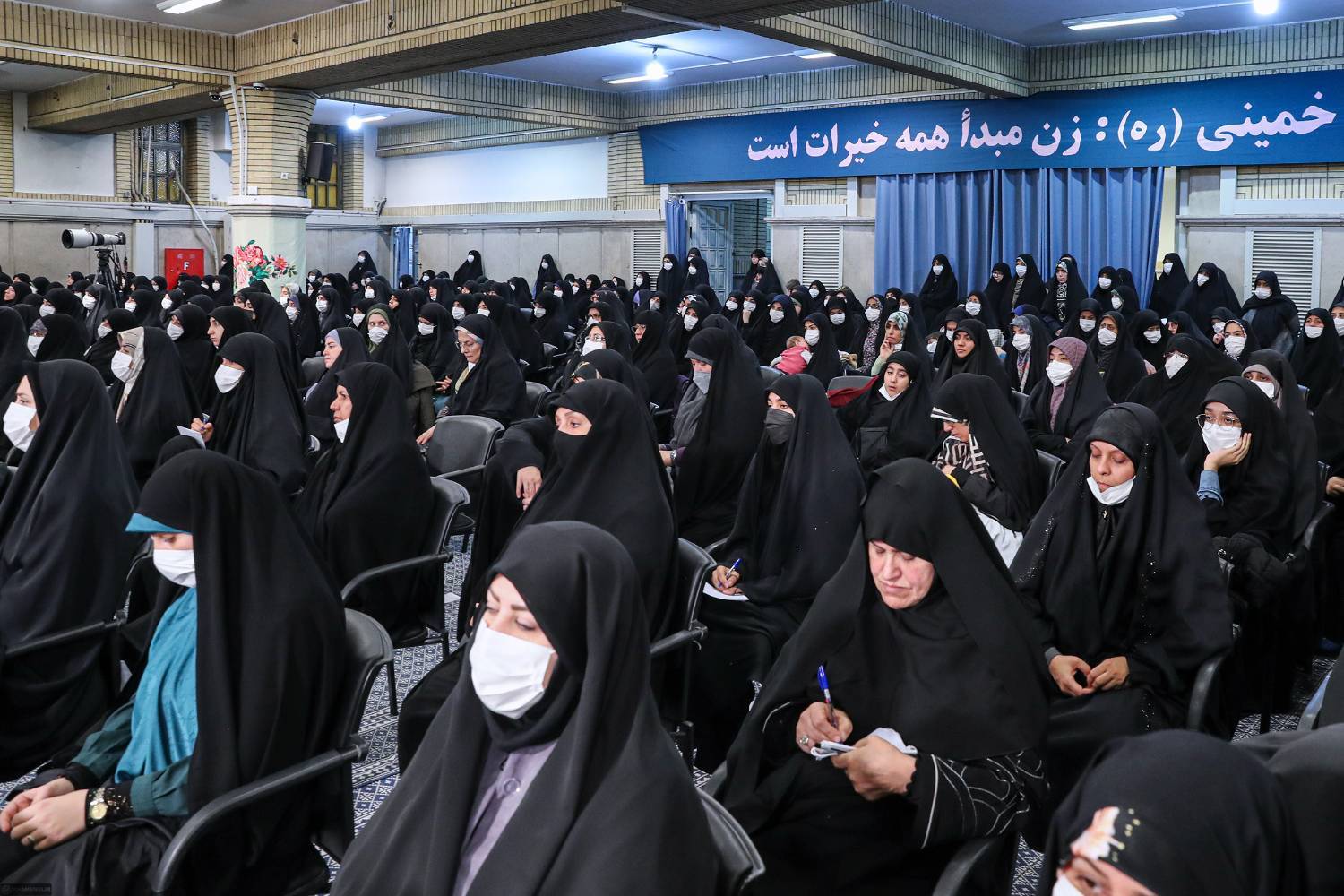 ترسیم سیمای زن مسلمان ایرانی از نگاه رهبر انقلاب