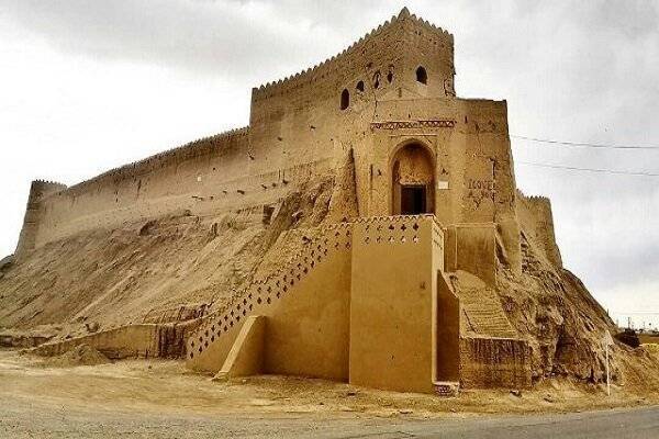 سنددار شدن قلعه ۱۴۰۰ ساله شهرستان مروست یزد