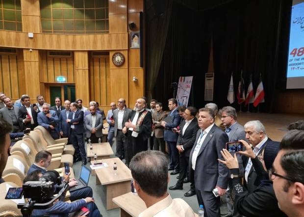 جلوگیری از برگزاری همایش اتحادیه سراسری کانون‌های وکلای دادگستری‌ ایران در اهواز به دلیل استفاده از «کروات»!