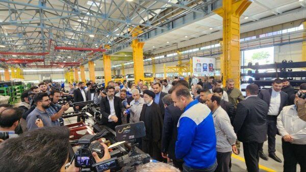 چند دادند تا رئیس جمهور از افتتاح خط تولید شرکت خودروسازان دیزلی آذربایجان بازدید کنند؟