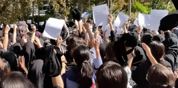 بازداشت ده نفر از دانشجویان دانشگاه هنر