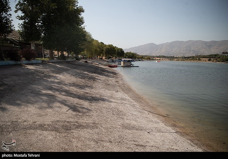 روایتی از شرایط اسفناک دریاچه مجموعه ورزشی آزادی+ به‌جای غرق‌شدن، در دریاچه قدم بزنید!