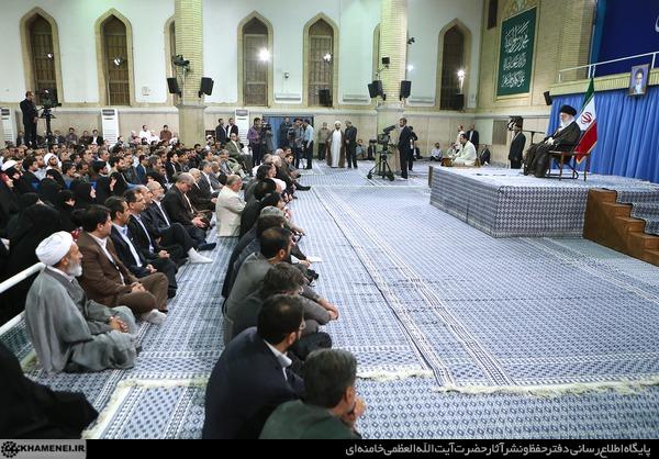 کسانی که چهره هیولایی آمریکا را با بزک رسانه‌ای می‌پوشانند، به ملت خیانت می‌کنند