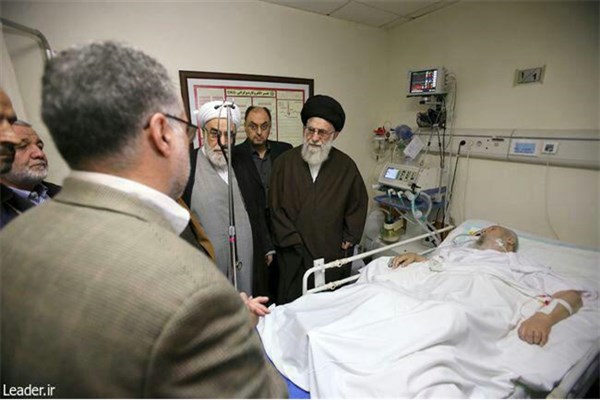عیادت رهبر معظم انقلاب از آیت الله موسوی اردبیلی