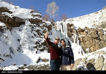 طبیعت زمستانی آبشار گنجنامه